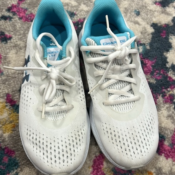 Under armour shoes - Picture 2 of 3